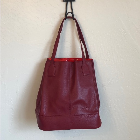 Tory Burch crimson leather bucket bag - Picture 4 of 8